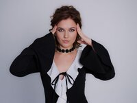 Discover LessiSmith VIP show