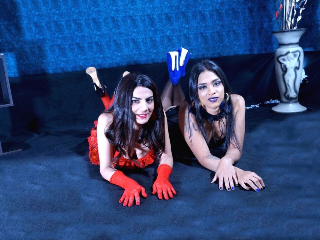 Discover SilvanaandLuna VIP show